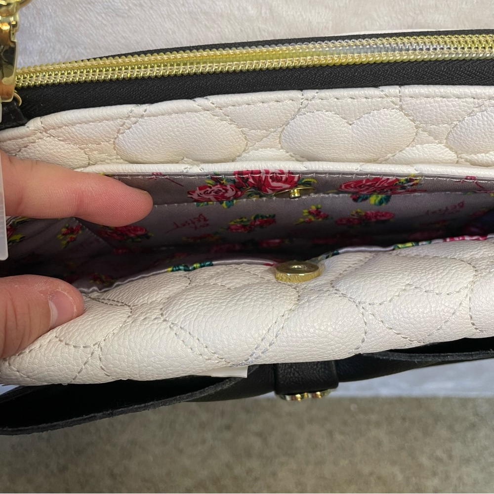 Betsey Johnson Quilted Heart Black/White Cross Body Bag Purse Mirror Coquette - Picture 5 of 6